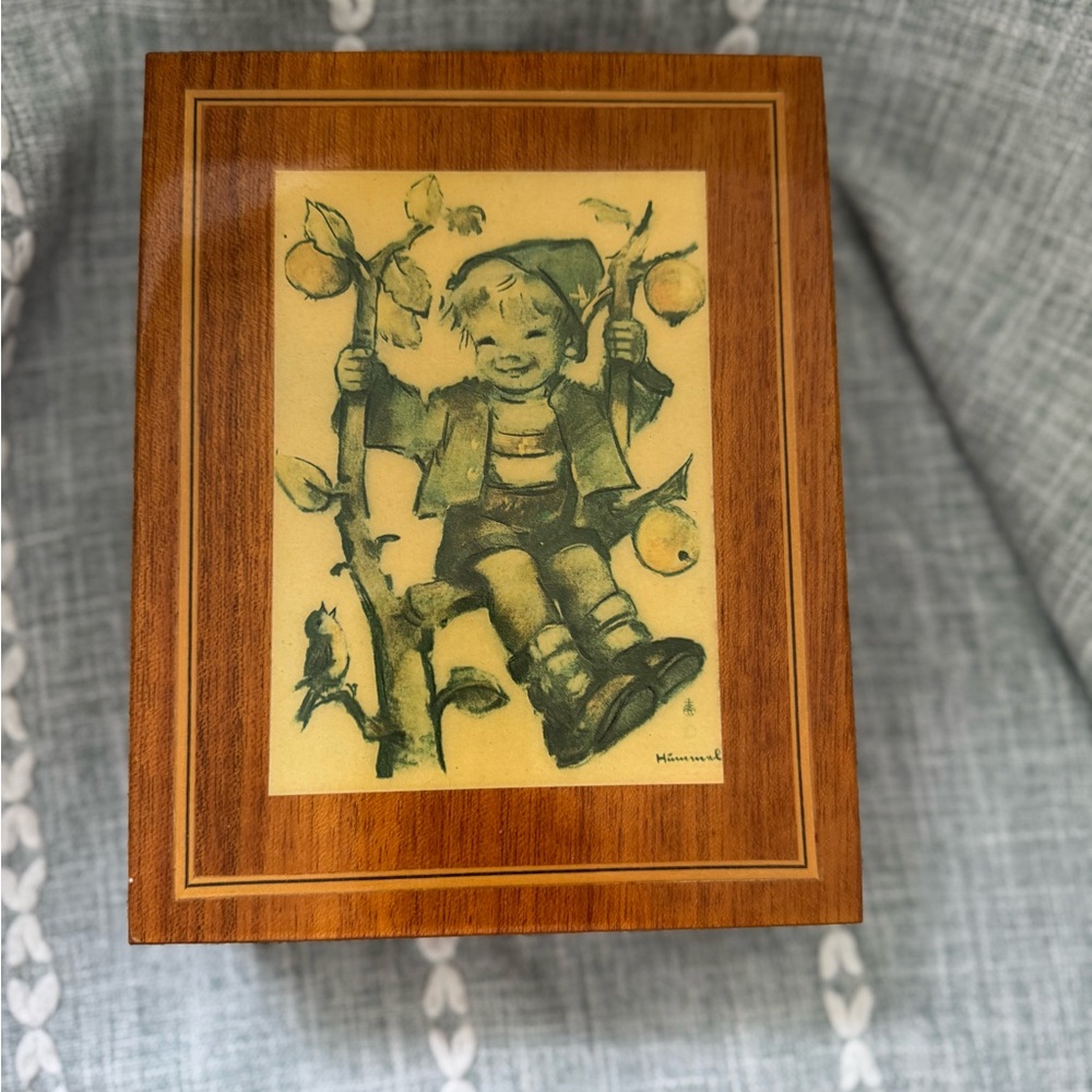 Hummel Wooden Jewelry Organizer with Art Design